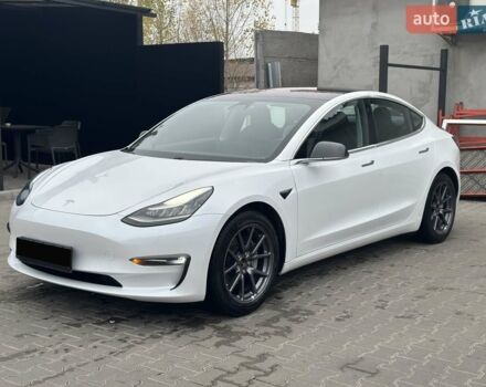 Білий Тесла Модель 3, об'ємом двигуна 0 л та пробігом 96 тис. км за 16999 $, фото 3 на Automoto.ua