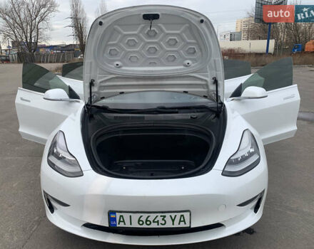 Тесла Модель 3 2018 у Києві на Automoto.ua Білий Тесла Модель 3, об'ємом двигуна 0 л та пробігом 65 тис. км за 15300 $, фото 27 на Automoto.ua