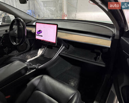 Белый Тесла Модель 3, объемом двигателя 0 л и пробегом 174 тыс. км за 11999 $, фото 3 на Automoto.ua