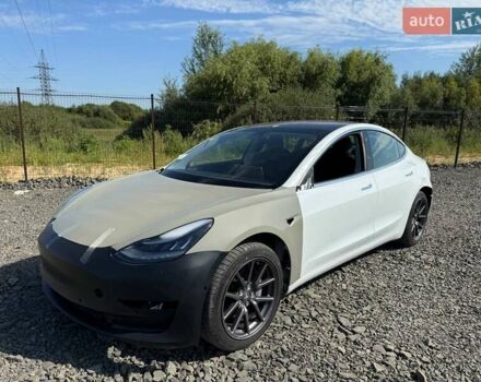 Белый Тесла Модель 3, объемом двигателя 0 л и пробегом 210 тыс. км за 11600 $, фото 1 на Automoto.ua