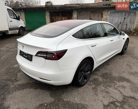 Белый Тесла Модель 3, объемом двигателя 0 л и пробегом 93 тыс. км за 15800 $, фото 37 на Automoto.ua
