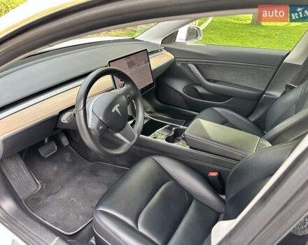 Белый Тесла Модель 3, объемом двигателя 0 л и пробегом 80 тыс. км за 22200 $, фото 12 на Automoto.ua