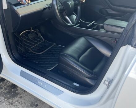 Білий Тесла Модель 3, об'ємом двигуна 0 л та пробігом 170 тис. км за 17000 $, фото 4 на Automoto.ua