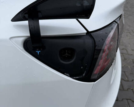 Білий Тесла Модель 3, об'ємом двигуна 0 л та пробігом 123 тис. км за 18000 $, фото 7 на Automoto.ua