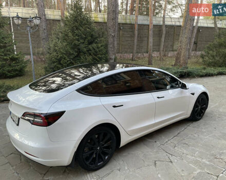 Белый Тесла Модель 3, объемом двигателя 0 л и пробегом 105 тыс. км за 17999 $, фото 4 на Automoto.ua