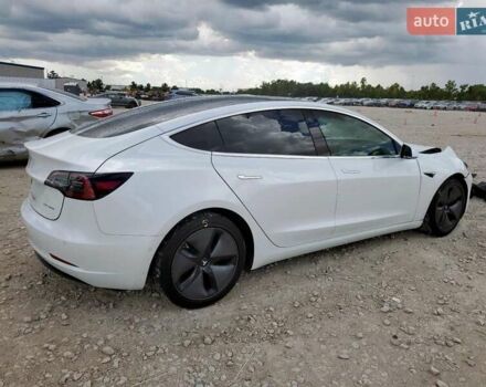 Білий Тесла Модель 3, об'ємом двигуна 0 л та пробігом 105 тис. км за 3000 $, фото 2 на Automoto.ua