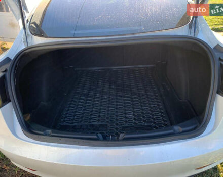 Білий Тесла Модель 3, об'ємом двигуна 0 л та пробігом 121 тис. км за 17500 $, фото 8 на Automoto.ua