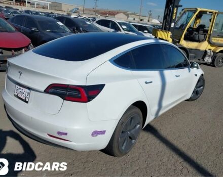 Білий Тесла Модель 3, об'ємом двигуна 0 л та пробігом 53 тис. км за 17000 $, фото 1 на Automoto.ua