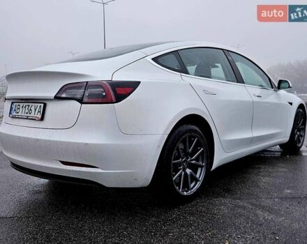 Белый Тесла Модель 3, объемом двигателя 0 л и пробегом 100 тыс. км за 14900 $, фото 6 на Automoto.ua