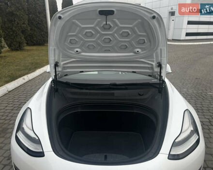 Белый Тесла Модель 3, объемом двигателя 0 л и пробегом 85 тыс. км за 19399 $, фото 22 на Automoto.ua