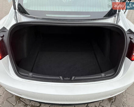 Білий Тесла Модель 3, об'ємом двигуна 0 л та пробігом 94 тис. км за 16300 $, фото 12 на Automoto.ua