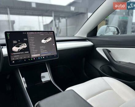 Білий Тесла Модель 3, об'ємом двигуна 0 л та пробігом 118 тис. км за 14999 $, фото 88 на Automoto.ua