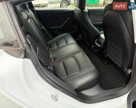 Білий Тесла Модель 3, об'ємом двигуна 0 л та пробігом 93 тис. км за 15800 $, фото 17 на Automoto.ua