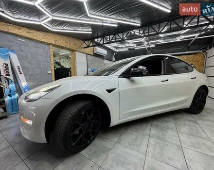 Белый Тесла Модель 3, объемом двигателя 0 л и пробегом 177 тыс. км за 22999 $, фото 1 на Automoto.ua