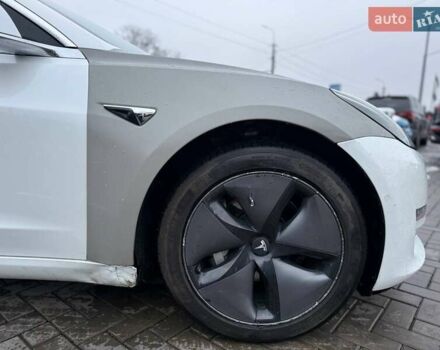 Білий Тесла Модель 3, об'ємом двигуна 0 л та пробігом 123 тис. км за 12800 $, фото 6 на Automoto.ua
