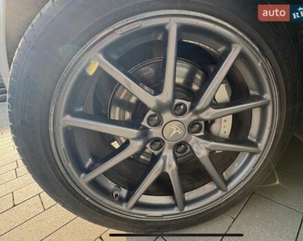 Білий Тесла Модель 3, об'ємом двигуна 0 л та пробігом 136 тис. км за 15950 $, фото 15 на Automoto.ua