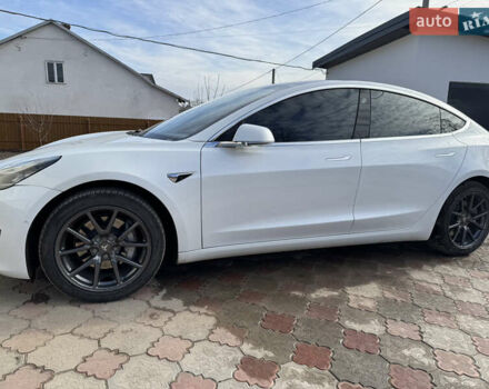 Белый Тесла Модель 3, объемом двигателя 0 л и пробегом 166 тыс. км за 15350 $, фото 5 на Automoto.ua