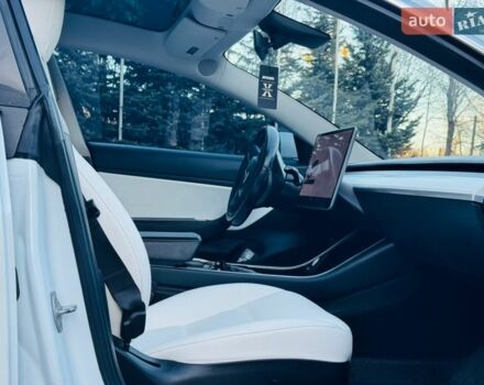 Білий Тесла Модель 3, об'ємом двигуна 0 л та пробігом 116 тис. км за 15500 $, фото 5 на Automoto.ua