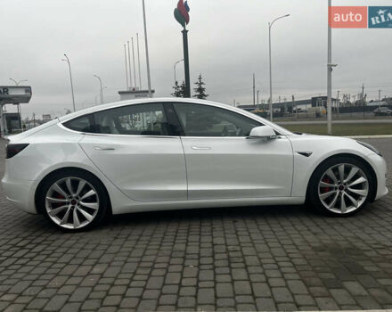 Белый Тесла Модель 3, объемом двигателя 0 л и пробегом 85 тыс. км за 19399 $, фото 3 на Automoto.ua