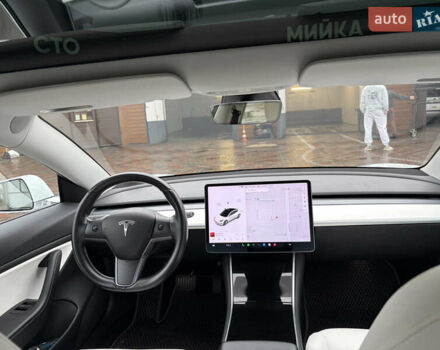 Білий Тесла Модель 3, об'ємом двигуна 0 л та пробігом 41 тис. км за 20000 $, фото 4 на Automoto.ua