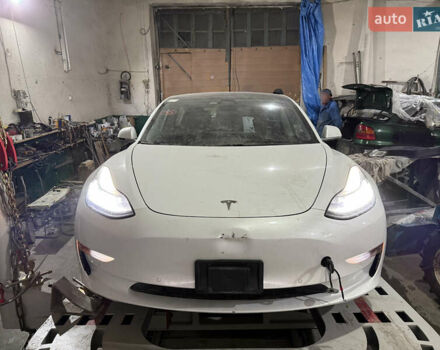 Белый Тесла Модель 3, объемом двигателя 0 л и пробегом 174 тыс. км за 11999 $, фото 2 на Automoto.ua