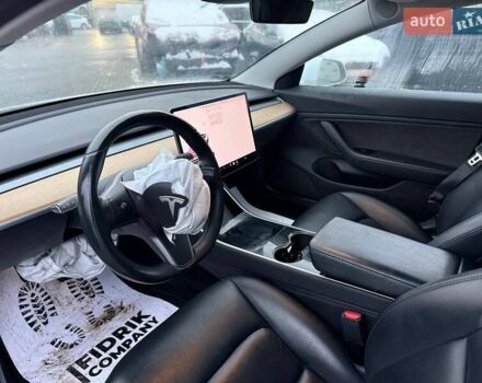 Білий Тесла Модель 3, об'ємом двигуна 0 л та пробігом 123 тис. км за 12800 $, фото 18 на Automoto.ua