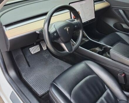 Білий Тесла Модель 3, об'ємом двигуна 0 л та пробігом 160 тис. км за 17000 $, фото 19 на Automoto.ua