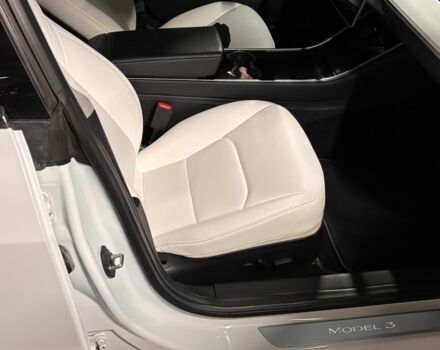 Білий Тесла Модель 3, об'ємом двигуна 0 л та пробігом 73 тис. км за 18000 $, фото 4 на Automoto.ua
