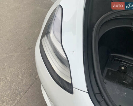 Тесла Модель 3 2018 у Києві на Automoto.ua Білий Тесла Модель 3, об'ємом двигуна 0 л та пробігом 65 тис. км за 15300 $, фото 28 на Automoto.ua