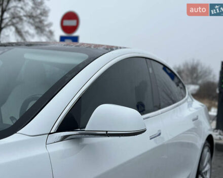 Білий Тесла Модель 3, об'ємом двигуна 0 л та пробігом 118 тис. км за 14999 $, фото 6 на Automoto.ua