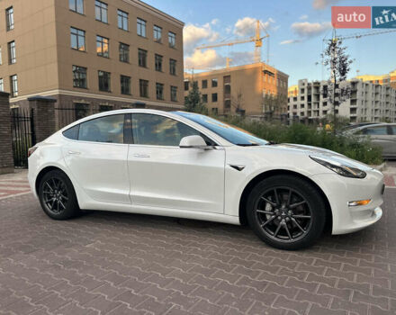 Белый Тесла Модель 3, объемом двигателя 0 л и пробегом 155 тыс. км за 18200 $, фото 6 на Automoto.ua