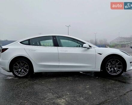 Белый Тесла Модель 3, объемом двигателя 0 л и пробегом 100 тыс. км за 14900 $, фото 7 на Automoto.ua