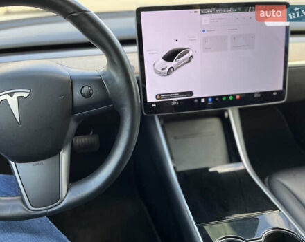 Белый Тесла Модель 3, объемом двигателя 0 л и пробегом 78 тыс. км за 27300 $, фото 11 на Automoto.ua