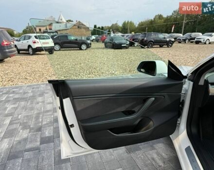 Білий Тесла Модель 3, об'ємом двигуна 0 л та пробігом 90 тис. км за 14999 $, фото 11 на Automoto.ua