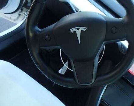 Белый Тесла Модель 3, объемом двигателя 0 л и пробегом 74 тыс. км за 15600 $, фото 8 на Automoto.ua