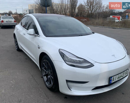 Тесла Модель 3 2018 у Києві на Automoto.ua Білий Тесла Модель 3, об'ємом двигуна 0 л та пробігом 65 тис. км за 15300 $, фото 1 на Automoto.ua