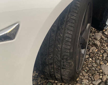 Белый Тесла Модель 3, объемом двигателя 0 л и пробегом 100 тыс. км за 15200 $, фото 11 на Automoto.ua