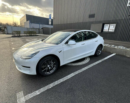 Белый Тесла Модель 3, объемом двигателя 0 л и пробегом 63 тыс. км за 17000 $, фото 1 на Automoto.ua