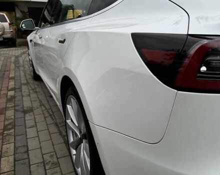 Белый Тесла Модель 3, объемом двигателя 0 л и пробегом 123 тыс. км за 16595 $, фото 11 на Automoto.ua