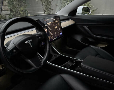 Белый Тесла Модель 3, объемом двигателя 0 л и пробегом 123 тыс. км за 16900 $, фото 25 на Automoto.ua