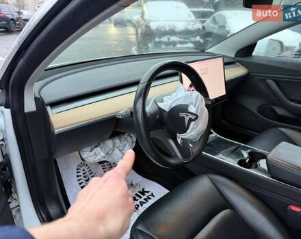 Білий Тесла Модель 3, об'ємом двигуна 0 л та пробігом 123 тис. км за 12800 $, фото 17 на Automoto.ua