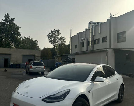Белый Тесла Модель 3, объемом двигателя 0 л и пробегом 58 тыс. км за 18000 $, фото 2 на Automoto.ua
