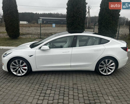 Белый Тесла Модель 3, объемом двигателя 0 л и пробегом 85 тыс. км за 19399 $, фото 5 на Automoto.ua