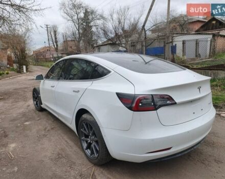 Белый Тесла Модель 3, объемом двигателя 0 л и пробегом 77 тыс. км за 11300 $, фото 5 на Automoto.ua