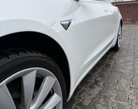 Білий Тесла Модель 3, об'ємом двигуна 0 л та пробігом 123 тис. км за 18000 $, фото 13 на Automoto.ua