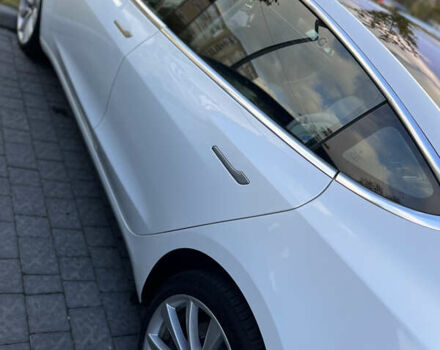 Белый Тесла Модель 3, объемом двигателя 0 л и пробегом 78 тыс. км за 27300 $, фото 23 на Automoto.ua