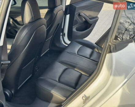 Белый Тесла Модель 3, объемом двигателя 0 л и пробегом 165 тыс. км за 19999 $, фото 9 на Automoto.ua