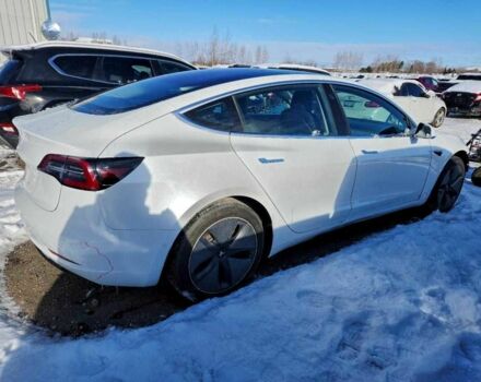 Білий Тесла Модель 3, об'ємом двигуна 0 л та пробігом 65 тис. км за 13500 $, фото 2 на Automoto.ua