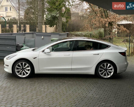 Белый Тесла Модель 3, объемом двигателя 0 л и пробегом 152 тыс. км за 25000 $, фото 1 на Automoto.ua