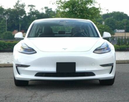 Тесла Модель 3 2018 в Киеве на Automoto.ua Белый Тесла Модель 3, объемом двигателя 0 л и пробегом 43 тыс. км за 7500 $, фото 1 на Automoto.ua